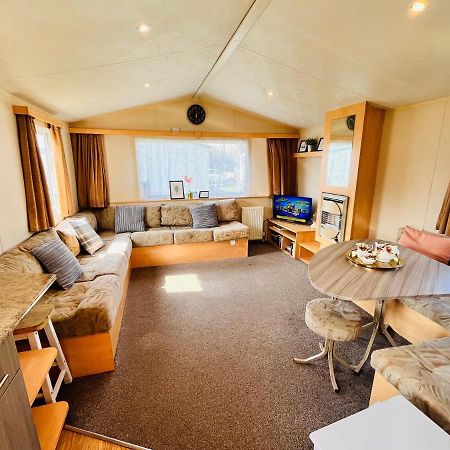 Lola'S Caravan. Your Home Away From Home. Parkeston Экстерьер фото