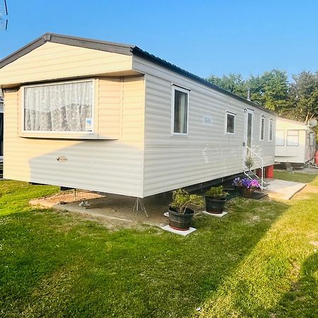 Lola'S Caravan. Your Home Away From Home. Parkeston Экстерьер фото
