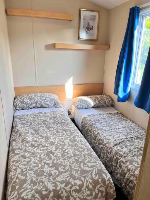 Lola'S Caravan. Your Home Away From Home. Parkeston Экстерьер фото