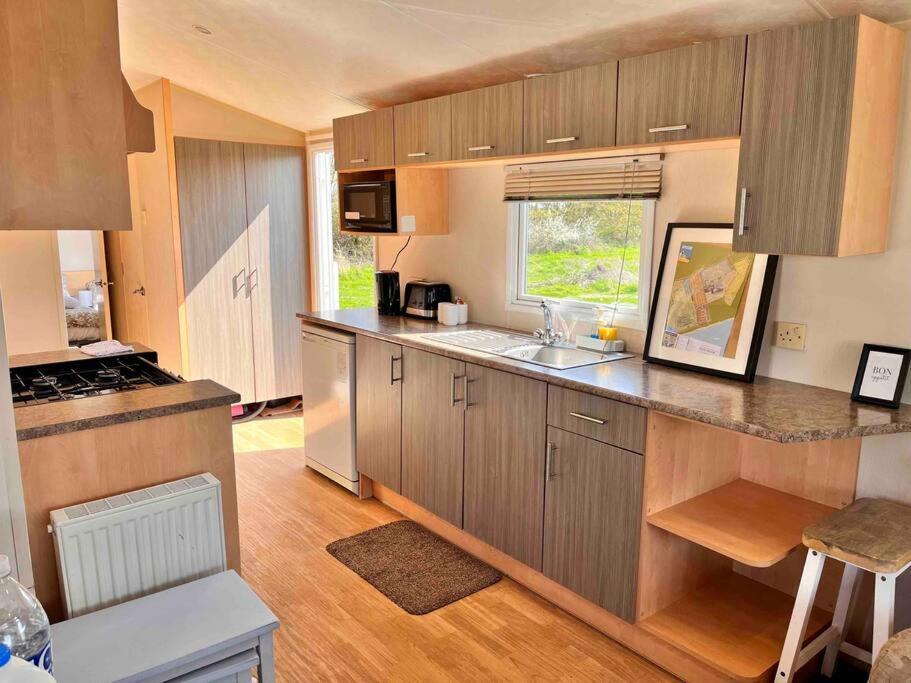 Lola'S Caravan. Your Home Away From Home. Parkeston Экстерьер фото