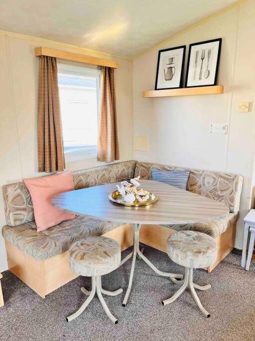 Lola'S Caravan. Your Home Away From Home. Parkeston Экстерьер фото