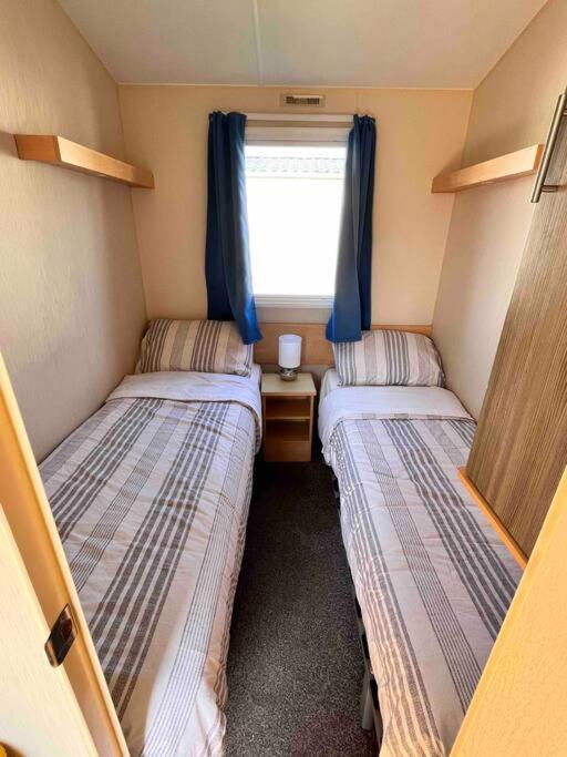 Lola'S Caravan. Your Home Away From Home. Parkeston Экстерьер фото