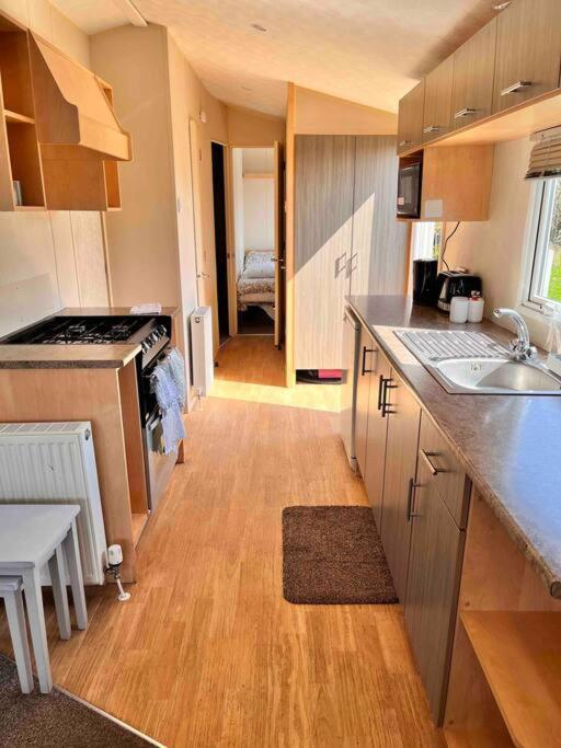 Lola'S Caravan. Your Home Away From Home. Parkeston Экстерьер фото