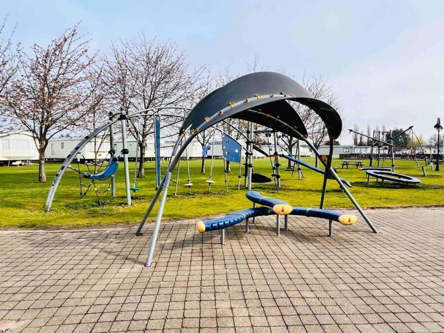 Lola'S Caravan. Your Home Away From Home. Parkeston Экстерьер фото