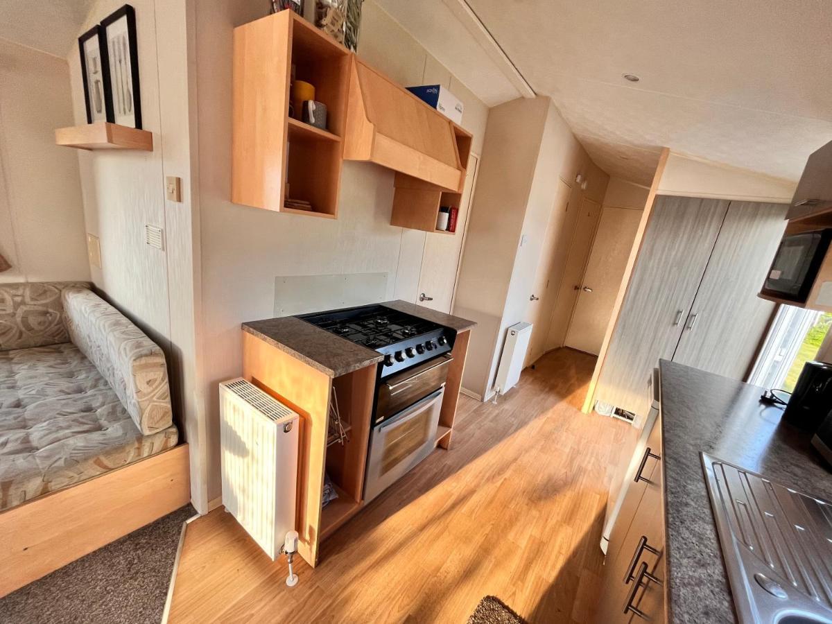 Lola'S Caravan. Your Home Away From Home. Parkeston Экстерьер фото