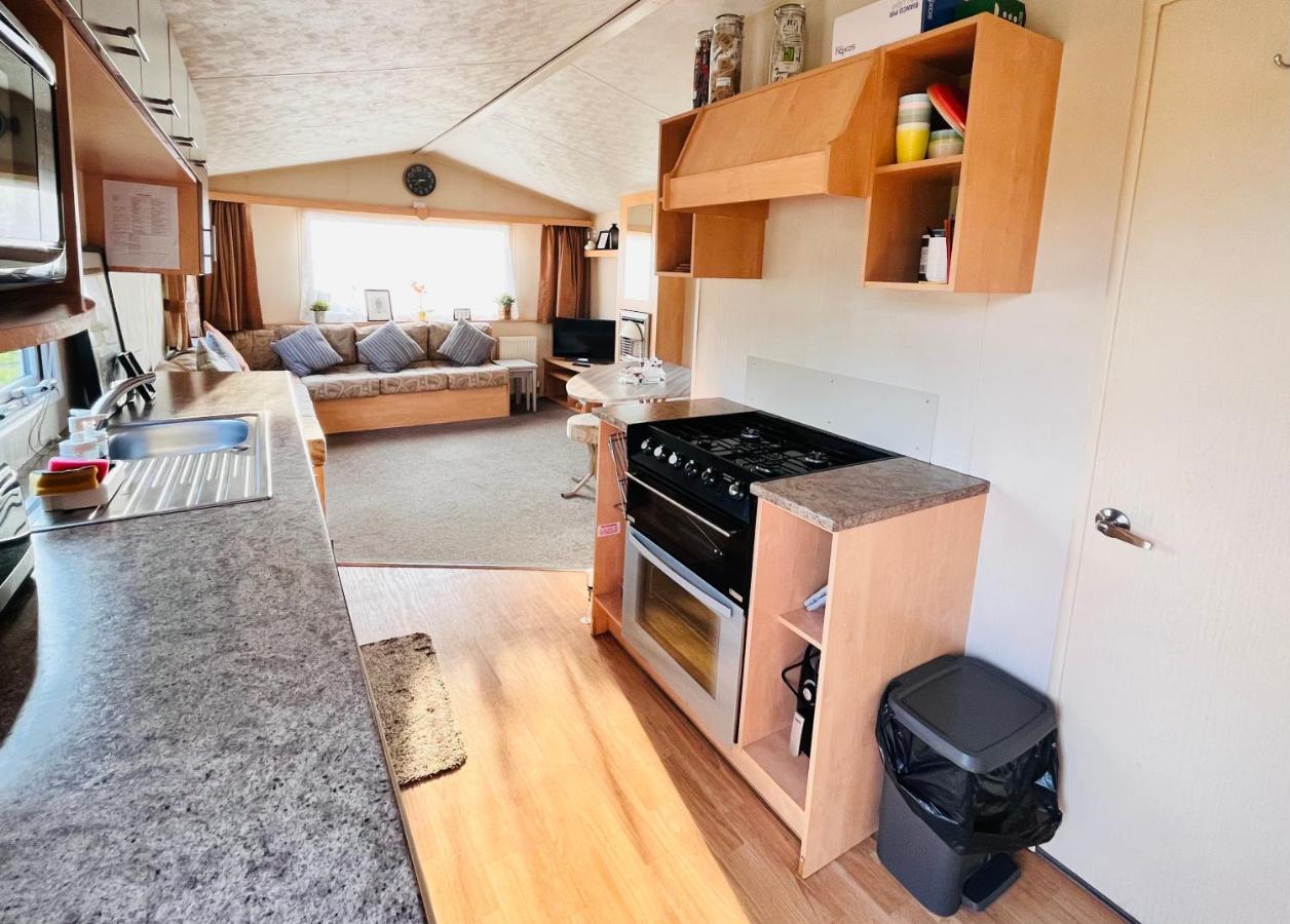 Lola'S Caravan. Your Home Away From Home. Parkeston Экстерьер фото